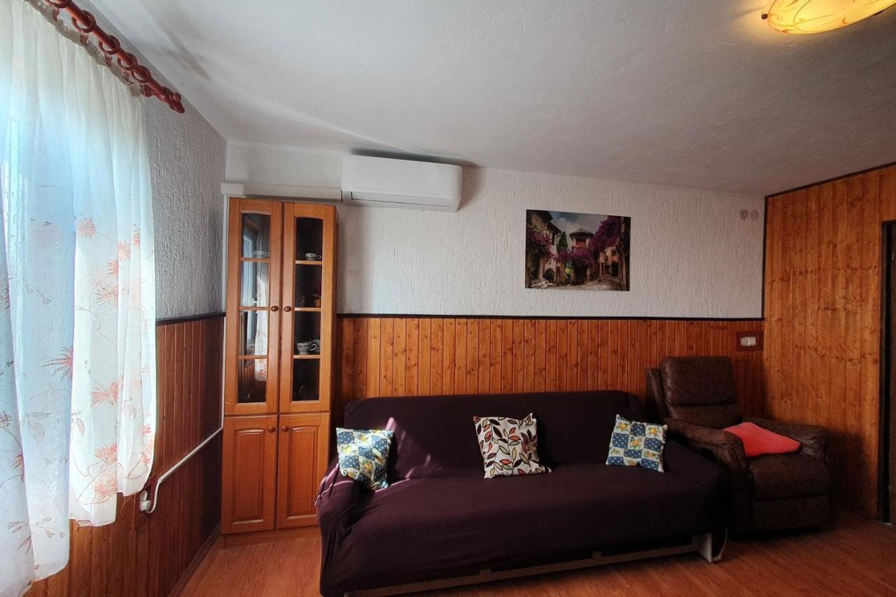 Apartment Mirella For 6 Persons Located In Central Istria Gradinje Екстер'єр фото