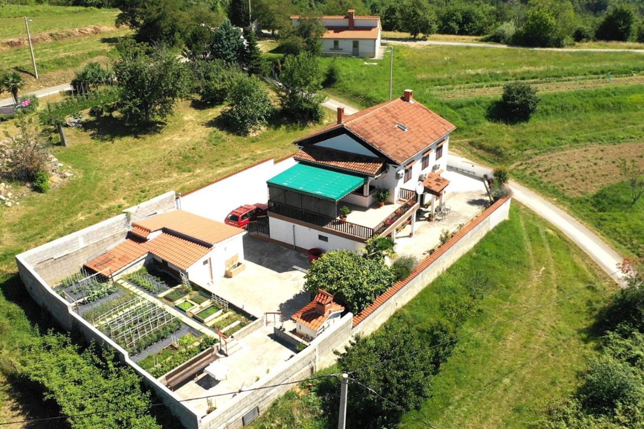 Apartment Mirella For 6 Persons Located In Central Istria Gradinje Екстер'єр фото