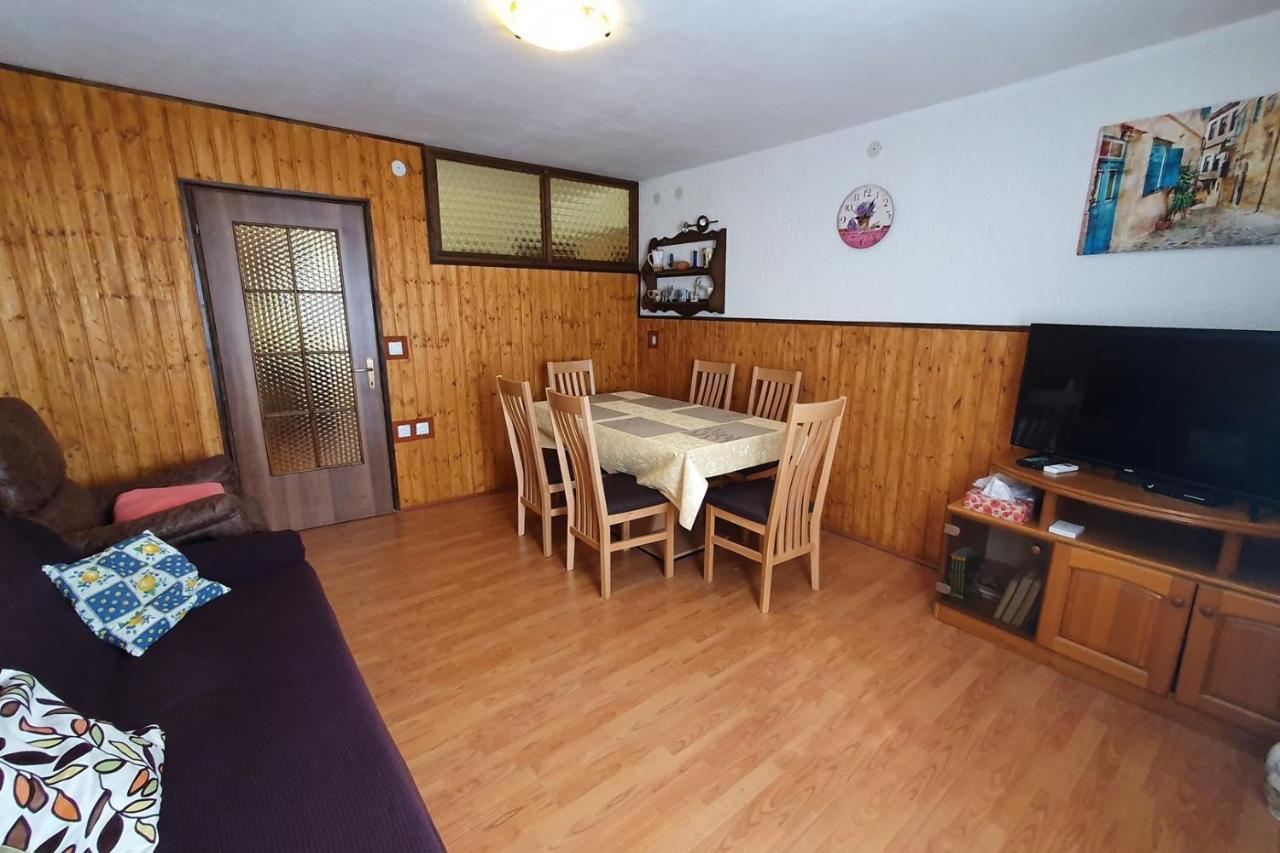 Apartment Mirella For 6 Persons Located In Central Istria Gradinje Екстер'єр фото