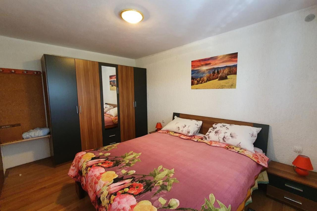 Apartment Mirella For 6 Persons Located In Central Istria Gradinje Екстер'єр фото