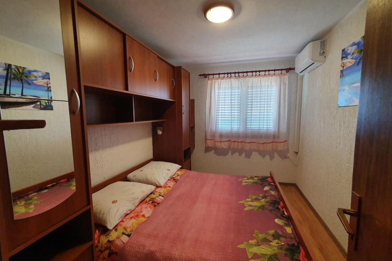 Apartment Mirella For 6 Persons Located In Central Istria Gradinje Екстер'єр фото