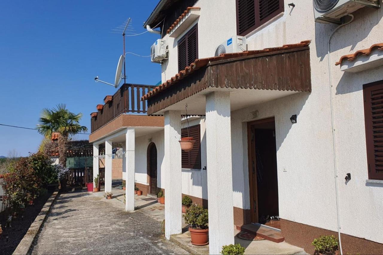 Apartment Mirella For 6 Persons Located In Central Istria Gradinje Екстер'єр фото