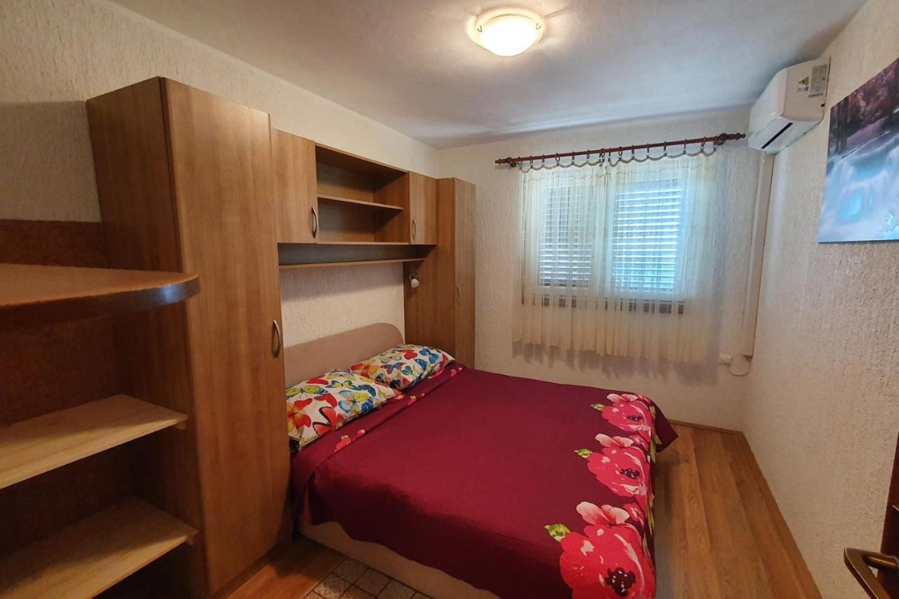 Apartment Mirella For 6 Persons Located In Central Istria Gradinje Екстер'єр фото