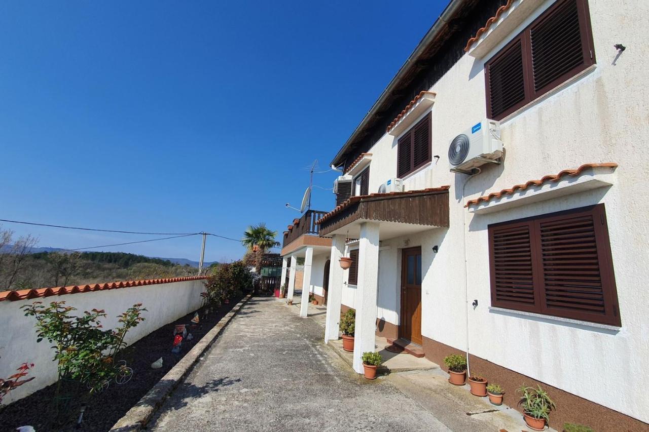 Apartment Mirella For 6 Persons Located In Central Istria Gradinje Екстер'єр фото