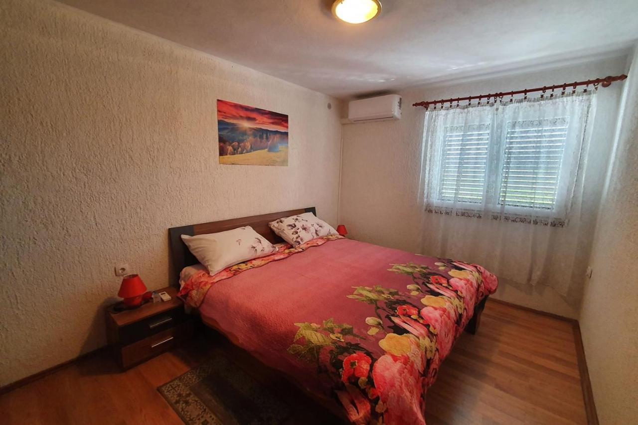 Apartment Mirella For 6 Persons Located In Central Istria Gradinje Екстер'єр фото